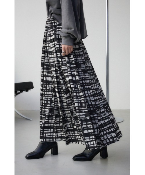 AZUL by moussy(アズールバイマウジー)の「グラフィックチェックフレアスカート(スカート・レディース・ブラック系その他/ブルー系その他・FREE)」の2枚目の写真