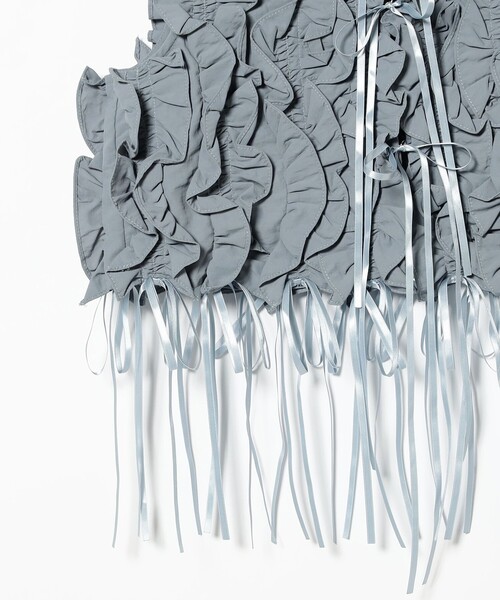 CAROLINA GLASER（カロリナ グレイサー）の「リボン フリル  ショート丈ベスト（ベスト・レディース・ブラック/サックスブルー・ONE SIZE）」の8枚目の写真