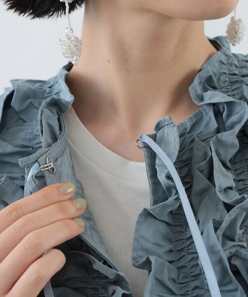 CAROLINA GLASER（カロリナ グレイサー）の「リボン フリル  ショート丈ベスト（ベスト・レディース・ブラック/サックスブルー・ONE SIZE）」の14枚目の写真