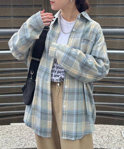 ISOOK（アイスー）の「【ISOOK / アイスー】レギュラーカラーチェックネルシャツ / ミドル丈 長袖 メンズライク 古着風 ブラウス ネイビー グレー ブルー ZOZOTOWN限定（シャツ/ブラウス・レディース・ネイビー/スモークグレー・FREE）」の2枚目の写真