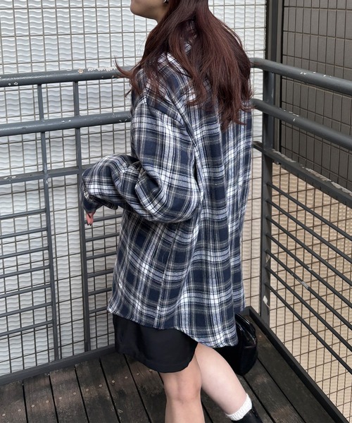 ISOOK（アイスー）の「【ISOOK / アイスー】レギュラーカラーチェックネルシャツ / ミドル丈 長袖 メンズライク 古着風 ブラウス ネイビー グレー ブルー ZOZOTOWN限定（シャツ/ブラウス・レディース・ネイビー/スモークグレー・FREE）」の19枚目の写真