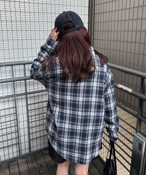 ISOOK（アイスー）の「【ISOOK / アイスー】レギュラーカラーチェックネルシャツ / ミドル丈 長袖 メンズライク 古着風 ブラウス ネイビー グレー ブルー ZOZOTOWN限定（シャツ/ブラウス・レディース・ネイビー/スモークグレー・FREE）」の10枚目の写真