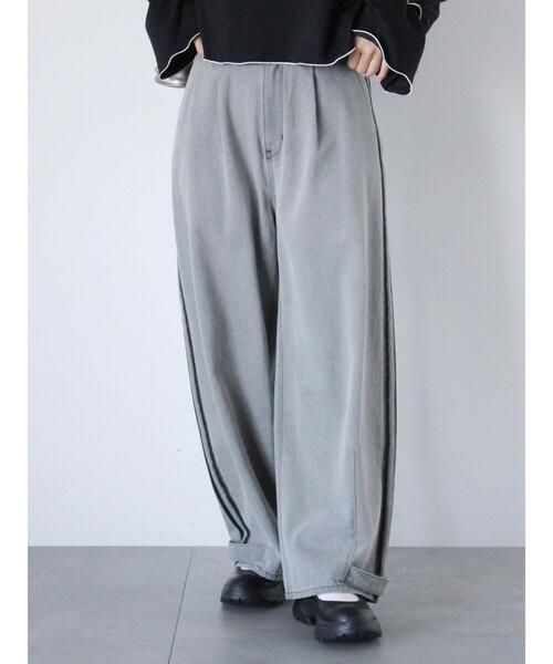 ehka sopo(エヘカソポ)の「サイドラインカーブデニムパンツ(その他パンツ・レディース・ブルー/サックスブルー/グレー・F)」の2枚目の写真