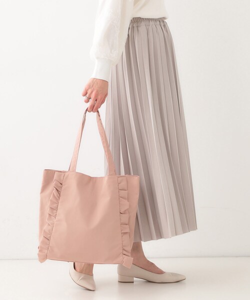 SHOO・LA・RUE（シューラルー）の「フリルトートバッグ（トートバッグ・レディース・ブラック/グレー/ナチュラル/ピンク系/イエロー・00）」の5枚目の写真