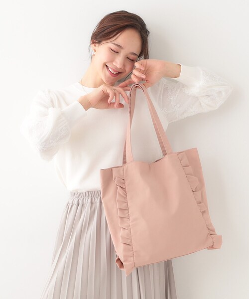 SHOO・LA・RUE（シューラルー）の「フリルトートバッグ（トートバッグ・レディース・ブラック/グレー/ナチュラル/ピンク系/イエロー・00）」の22枚目の写真