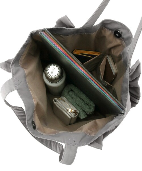 SHOO・LA・RUE（シューラルー）の「フリルトートバッグ（トートバッグ・レディース・ブラック/グレー/ナチュラル/ピンク系/イエロー・00）」の16枚目の写真