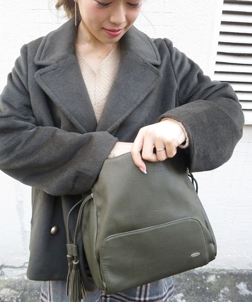 Chico（チコ）の「【who's who Chico】サイドタッセルショルダーバック（ショルダーバッグ・レディース・カーキ/グレー/ブラック/ベージュ・FREE）」の4枚目の写真