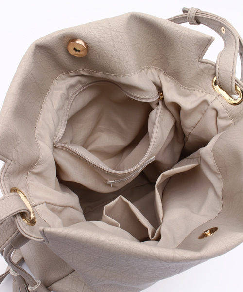 Chico（チコ）の「【who's who Chico】サイドタッセルショルダーバック（ショルダーバッグ・レディース・カーキ/グレー/ブラック/ベージュ・FREE）」の12枚目の写真