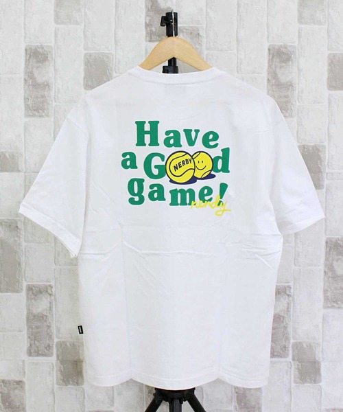 NERDY(ノルディ)の「NERDY ハヴァグッドゲーム 半袖Tシャツ HAVE A GOOD GAME S/S T-SHIRT(Tシャツ/カットソー・メンズ・ホワイト/グリーン・M/L)」の1枚目の写真