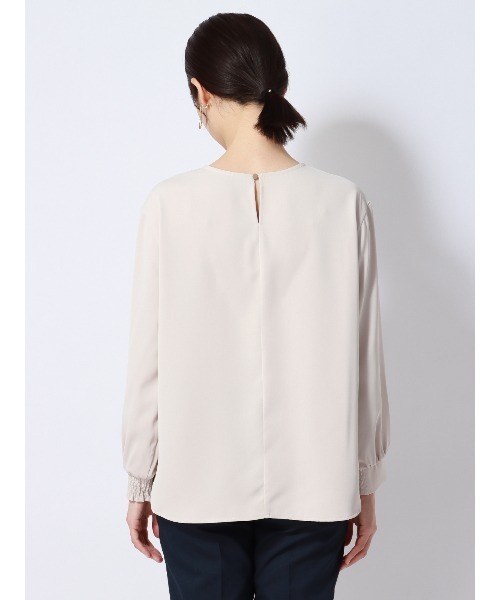 SUIT SQUARE(スーツスクエア)の「PERFORMANCE BLOUSE ラウンドネックブラウス 8分袖 ウォッシャブル UVカット 無地(シャツ/ブラウス・レディース・ネイビー系/ホワイト系/ベージュ系・40(11号)/38(9号))」の18枚目の写真