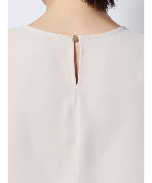 SUIT SQUARE(スーツスクエア)の「PERFORMANCE BLOUSE ラウンドネックブラウス 8分袖 ウォッシャブル UVカット 無地(シャツ/ブラウス・レディース・ネイビー系/ホワイト系/ベージュ系・40(11号)/38(9号))」の21枚目の写真