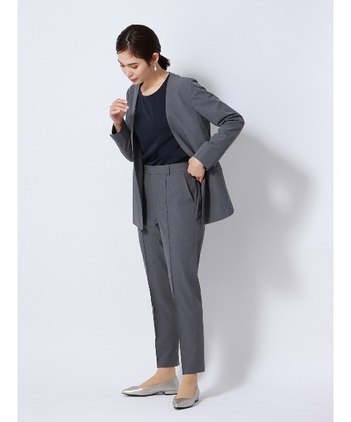 SUIT SQUARE(スーツスクエア)の「PERFORMANCE BLOUSE ラウンドネックブラウス 8分袖 ウォッシャブル UVカット 無地(シャツ/ブラウス・レディース・ネイビー系/ホワイト系/ベージュ系・40(11号)/38(9号))」の14枚目の写真