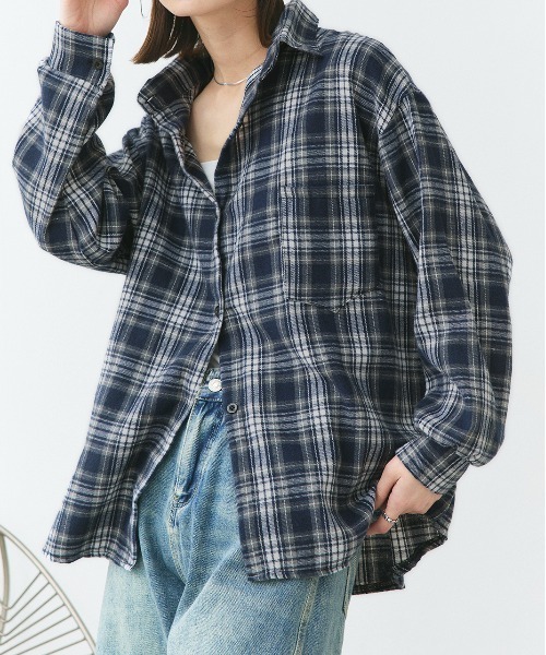 ad thie(アドティエ)の「ポケット付き チェックシャツ(シャツ/ブラウス・レディース・ネイビー/ピンク/アイボリー/ライトブルー・FREE)」の3枚目の写真
