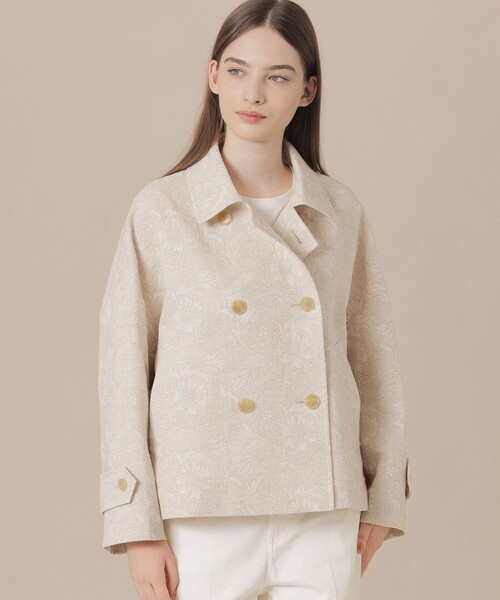 MACKINTOSH LONDON（マッキントッシュ ロンドン）の「【婦人画報掲載】【BIBURY FLOWER】【FYVIE/フィビー】バイブリーフラワージャカードショートコート（トレンチコート・レディース・ベージュ/ブルー・38）」の2枚目の写真