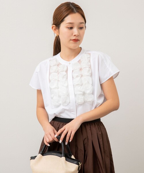 NOLLEY’S（ノーリーズ）の「フラワーモチーフフレンチスリーブブラウス（シャツ/ブラウス・レディース・ブラック/ホワイト・38）」の7枚目の写真