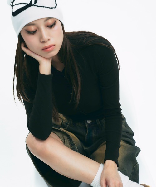 Clum(クルム)の「Henley neck button top / ヘンリーネックボタントップス(Tシャツ/カットソー・レディース・ブラック/グレー/ホワイト・SMALL/MEDIUM)」の1枚目の写真