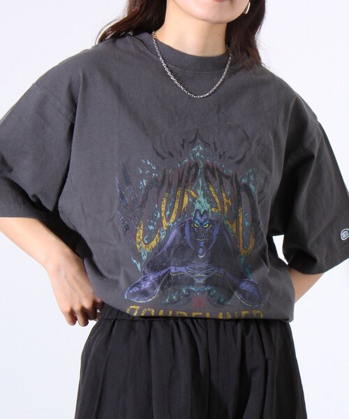 DISCUS ATHLETIC(ディスカス アスレチック)の「【Disney Villains××DISCUS ATHLETIC】コラボ プリント 半袖 Tシャツ(Tシャツ/カットソー・メンズ・ブラック系その他2/ブラック系その他3/ブラック系その他5/ブラック/ブラック系その他/ブラック系その他4・M/L)」の1枚目の写真