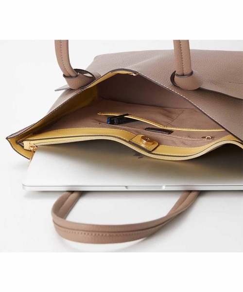 IEDIT（イディット）の「ＩＥＤＩＴ　軽やかに持てる　配色結びリボントートバッグ〈グレージュ〉（トートバッグ・レディース・グレイッシュベージュ・ONE SIZE）」の4枚目の写真