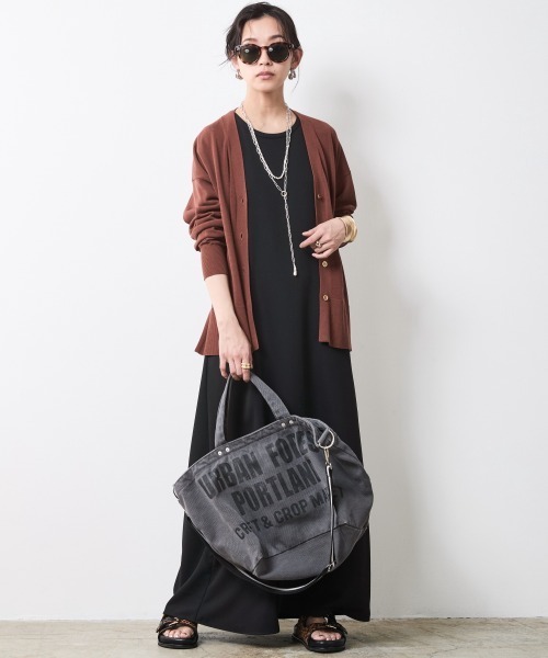 CHIC STYLE（シックスタイル）の「ノースリーブAラインロングワンピース＜大きいサイズ有＞（もっとロング丈）シックスタイル（ワンピース・レディース・ブラック/オリーブ・3L/L/M/5L/4L/LL）」の22枚目の写真