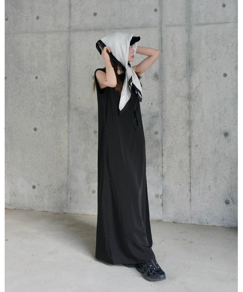 CHIC STYLE（シックスタイル）の「ノースリーブAラインロングワンピース＜大きいサイズ有＞（もっとロング丈）シックスタイル（ワンピース・レディース・ブラック/オリーブ・3L/L/M/5L/4L/LL）」の10枚目の写真