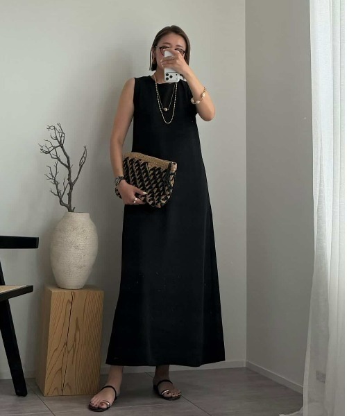 CHIC STYLE（シックスタイル）の「ノースリーブAラインロングワンピース＜大きいサイズ有＞（もっとロング丈）シックスタイル（ワンピース・レディース・ブラック/オリーブ・3L/L/M/5L/4L/LL）」の22枚目の写真