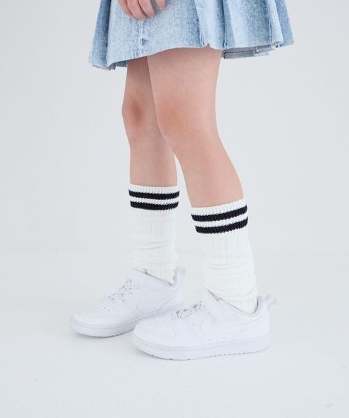 LOWRYS FARM(ローリーズファーム)の「ルーズソックス 323381(ソックス/靴下・キッズ・ブラック/パープル/ブルー/オフホワイト/レッド/ゴールド系その他・LARGE/X-LARGE/MEDIUM)」の2枚目の写真