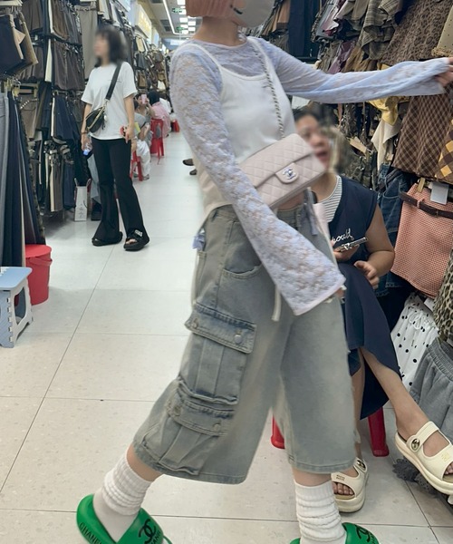 Alley Tokyo(アリートーキョー)の「裾ぴろんレースTOPS(Tシャツ/カットソー・レディース・レッド/サックスブルー/オフホワイト・FREE)」の4枚目の写真