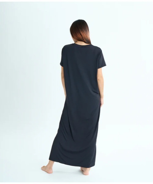 ROXY(ロキシー)の「SEA SPIRIT DRESS /ロキシーフロントプリント水陸両用UVカット速乾塩素対応ラッシュガードワンピース(水着)(ラッシュガード・レディース・ホワイト/ブラック・MEDIUM/LARGE/SMALL)」の14枚目の写真