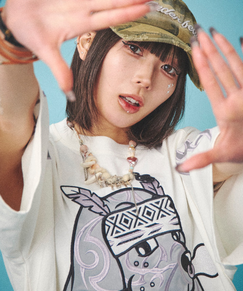 GALFY(ガルフィー)の「『GALFY/ガルフィー』部族長Tシャツ(Tシャツ/カットソー・レディース・オフホワイト/ブラック/グレイッシュベージュ・L/XL)」の1枚目の写真