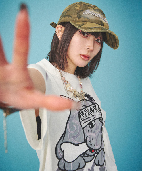 GALFY(ガルフィー)の「『GALFY/ガルフィー』部族長Tシャツ(Tシャツ/カットソー・レディース・オフホワイト/ブラック/グレイッシュベージュ・L/XL)」の5枚目の写真