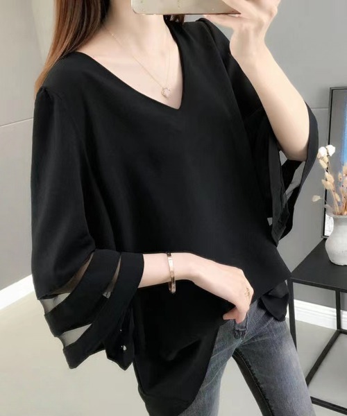 Beststore(ベストストア)の「フレア袖 シフォン ブラウス 深Vネック ゆったり(シャツ/ブラウス・レディース・ホワイト/ブラック/ネイビー・FREE)」の1枚目の写真