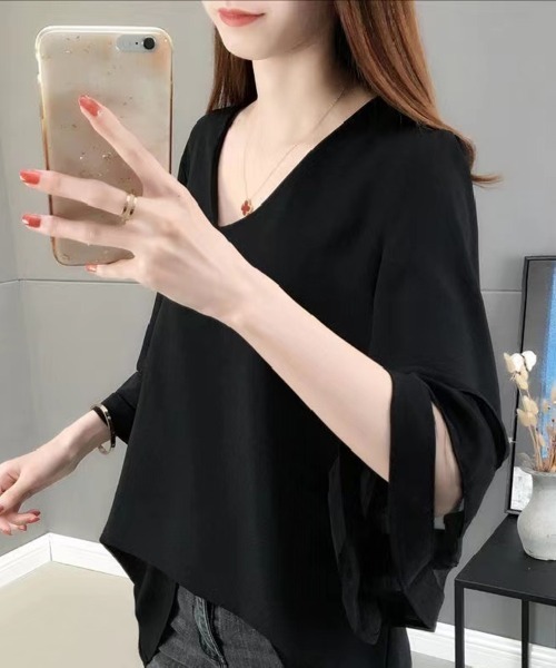 Beststore(ベストストア)の「フレア袖 シフォン ブラウス 深Vネック ゆったり(シャツ/ブラウス・レディース・ホワイト/ブラック/ネイビー・FREE)」の21枚目の写真