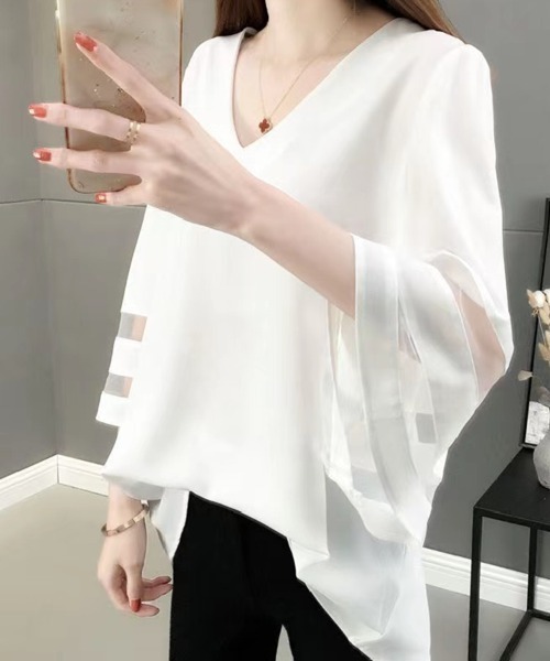 Beststore(ベストストア)の「フレア袖 シフォン ブラウス 深Vネック ゆったり(シャツ/ブラウス・レディース・ホワイト/ブラック/ネイビー・FREE)」の12枚目の写真