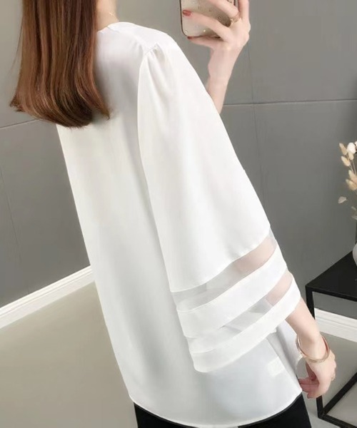 Beststore(ベストストア)の「フレア袖 シフォン ブラウス 深Vネック ゆったり(シャツ/ブラウス・レディース・ホワイト/ブラック/ネイビー・FREE)」の13枚目の写真
