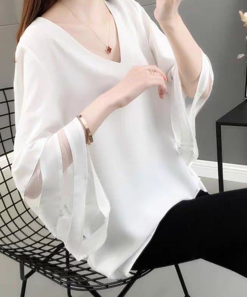 Beststore(ベストストア)の「フレア袖 シフォン ブラウス 深Vネック ゆったり(シャツ/ブラウス・レディース・ホワイト/ブラック/ネイビー・FREE)」の14枚目の写真