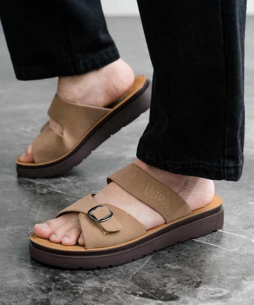 U.S. POLO ASSN.(ユーエスポロアッスン)の「新色追加 U.S. POLO ASSN. ユーエスポロアッスン ワンポイントロゴ入りフェイクレザーワンベルトバックルサンダル(サンダル・メンズ・ブラック/ブラウン/ベージュ・M/L/XL)」の3枚目の写真