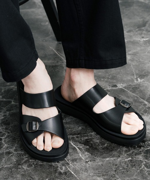 U.S. POLO ASSN.(ユーエスポロアッスン)の「新色追加 U.S. POLO ASSN. ユーエスポロアッスン ワンポイントロゴ入りフェイクレザーワンベルトバックルサンダル(サンダル・メンズ・ブラック/ブラウン/ベージュ・M/L/XL)」の1枚目の写真