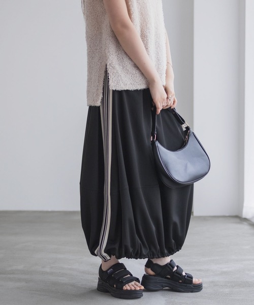 NAVY（ネイビー）の「nAvy ラインバルーンスカート（スカート・レディース・ブラック/チャコールグレー・M/L）」の4枚目の写真