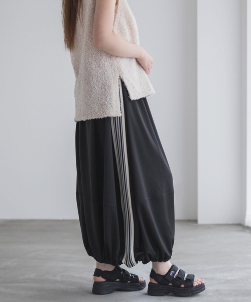 NAVY（ネイビー）の「nAvy ラインバルーンスカート（スカート・レディース・ブラック/チャコールグレー・M/L）」の5枚目の写真