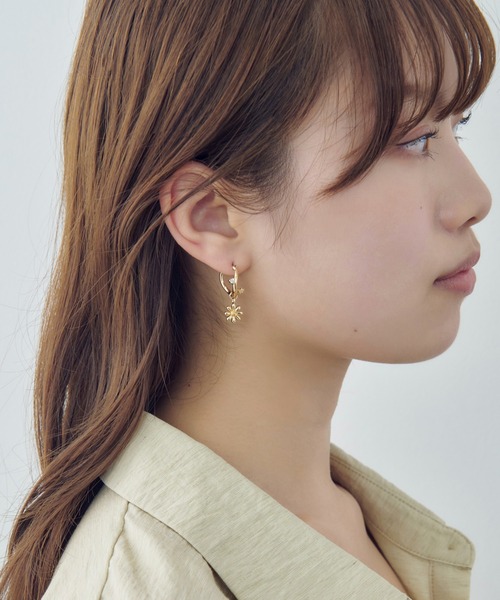 GOLDY(ゴールディ)の「リトル ブルーム ピアス(ピアス(両耳用)・レディース・ゴールド/シルバー×ゴールド/シルバー・FREE)」の8枚目の写真
