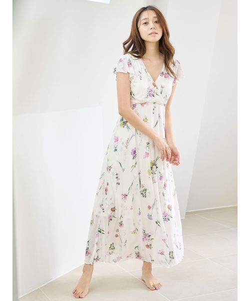 SNIDEL HOME(スナイデルホーム)の「【接触冷感】カットカシュクールワンピース(ルームワンピース・レディース・オフホワイト/イエロー/ピンク・F)」の4枚目の写真