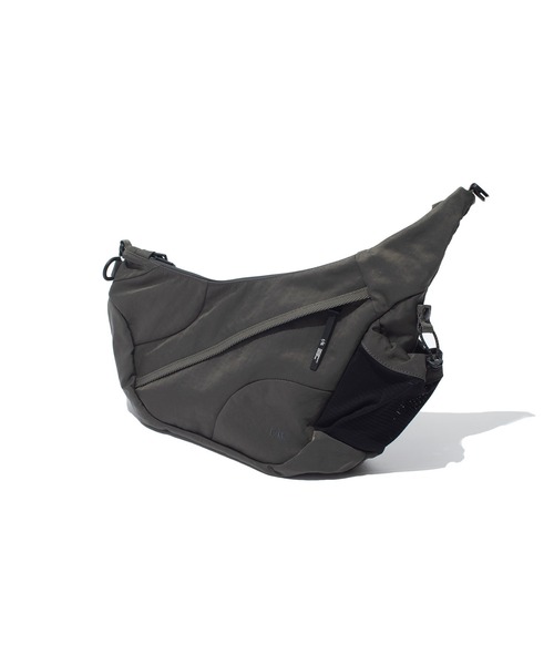 F/CE. （エフシーイー）の「F/CE. TEXTURED TWILL HORN MINI SHOULDER BAG / エフシーイー テクスチャードツイルホーンミニショルダーバッグ（ショルダーバッグ・メンズ・ブラック/チャコール・FREE）」の5枚目の写真