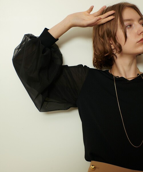 allureville(アルアバイル)の「チュールスリーブプルオーバー(ニット/セーター・レディース・ブラック/オフホワイト・2)」の2枚目の写真