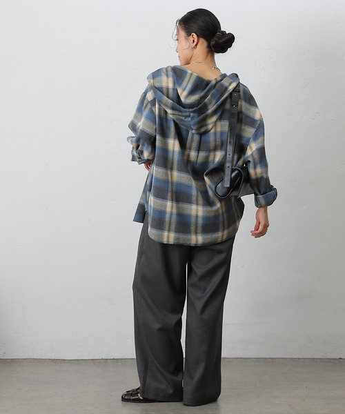 COLONY 2139（コロニートゥーワンスリーナイン）の「ウールライクタックワイドパンツ（スラックス・レディース・チャコールグレー/ブラウン/ブラック・SMALL/MEDIUM）」の17枚目の写真