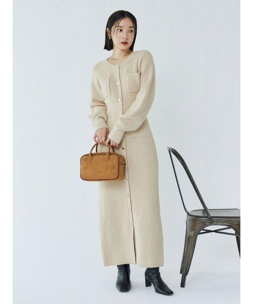 LAGUNAMOON(ラグナムーン)の「フロントポケットIラインニットワンピース(ワンピース・レディース・ベージュ/モカ/レッド・SMALL/MEDIUM)」の3枚目の写真