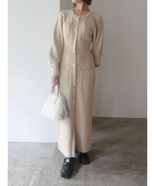 LAGUNAMOON(ラグナムーン)の「フロントポケットIラインニットワンピース(ワンピース・レディース・ベージュ/モカ/レッド・SMALL/MEDIUM)」の20枚目の写真