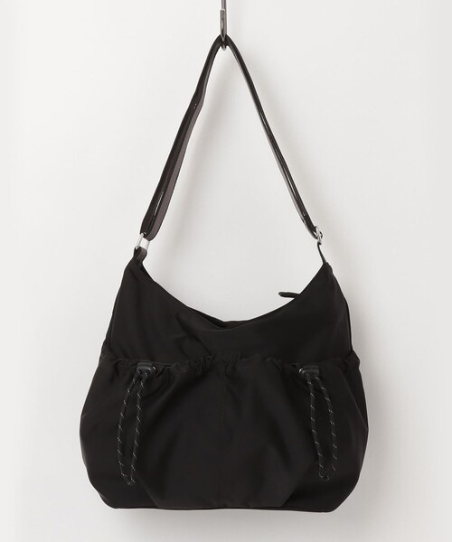 fredy emue（フレディエミュ）の「ドロストポケットサテンショルダーバッグ（ショルダーバッグ・レディース・ブラック/ライトグレー・FREE）」の7枚目の写真