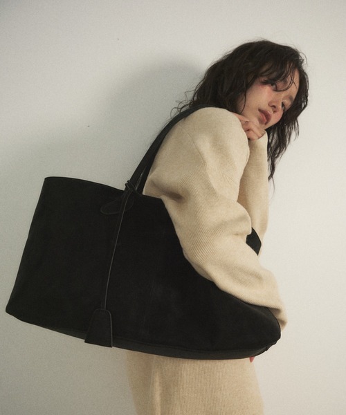 Shelly island(シェリーアイランド)の「【A4サイズ収納可】フェイクスウェードボストンバッグ(ボストンバッグ・レディース・ブラック/ブラウン・FREE)」の2枚目の写真