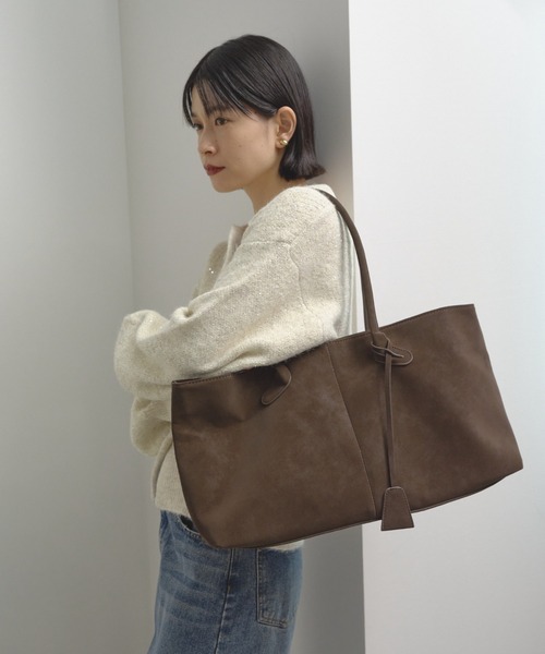 Shelly island(シェリーアイランド)の「【A4サイズ収納可】フェイクスウェードボストンバッグ(ボストンバッグ・レディース・ブラック/ブラウン・FREE)」の7枚目の写真