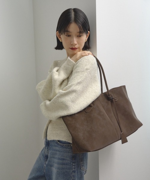 Shelly island(シェリーアイランド)の「【A4サイズ収納可】フェイクスウェードボストンバッグ(ボストンバッグ・レディース・ブラック/ブラウン・FREE)」の8枚目の写真